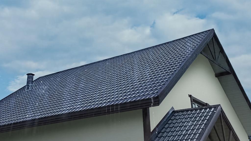 屋根カバー工法のデメリット|知っておきたい注意点と避けるべきケース